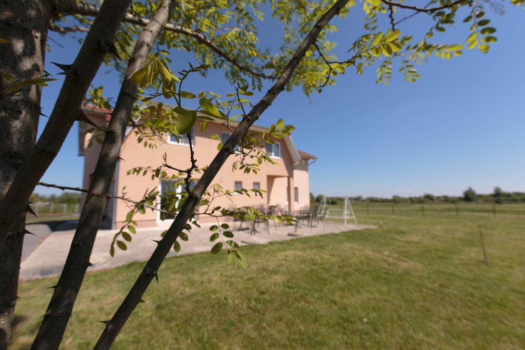Guesthouse Capistro Bilje Exterior foto